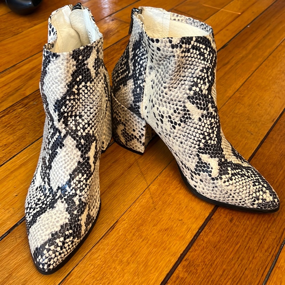 Steve Madden Jillian Snake Print Size 7 - image 1